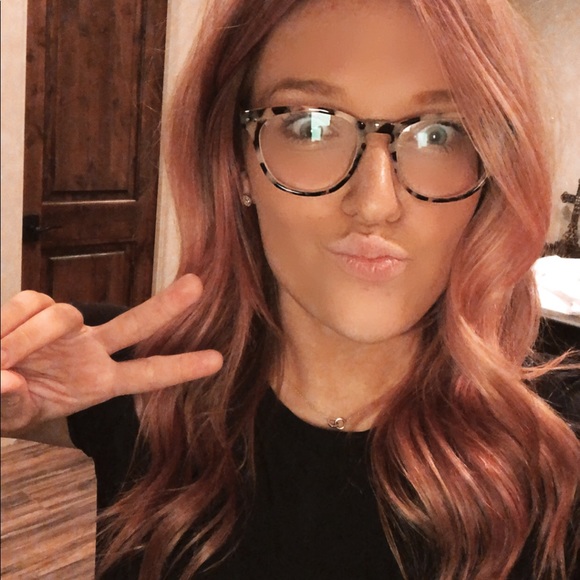 Meet your Posher, Stephanie - Picture 1 of 1